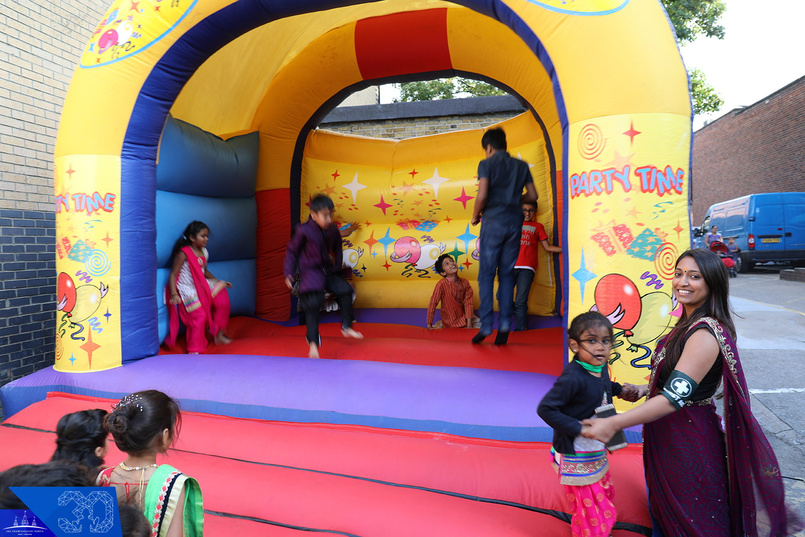 77 6  - ©1987-2017 SKS Swaminarayan Temple East London